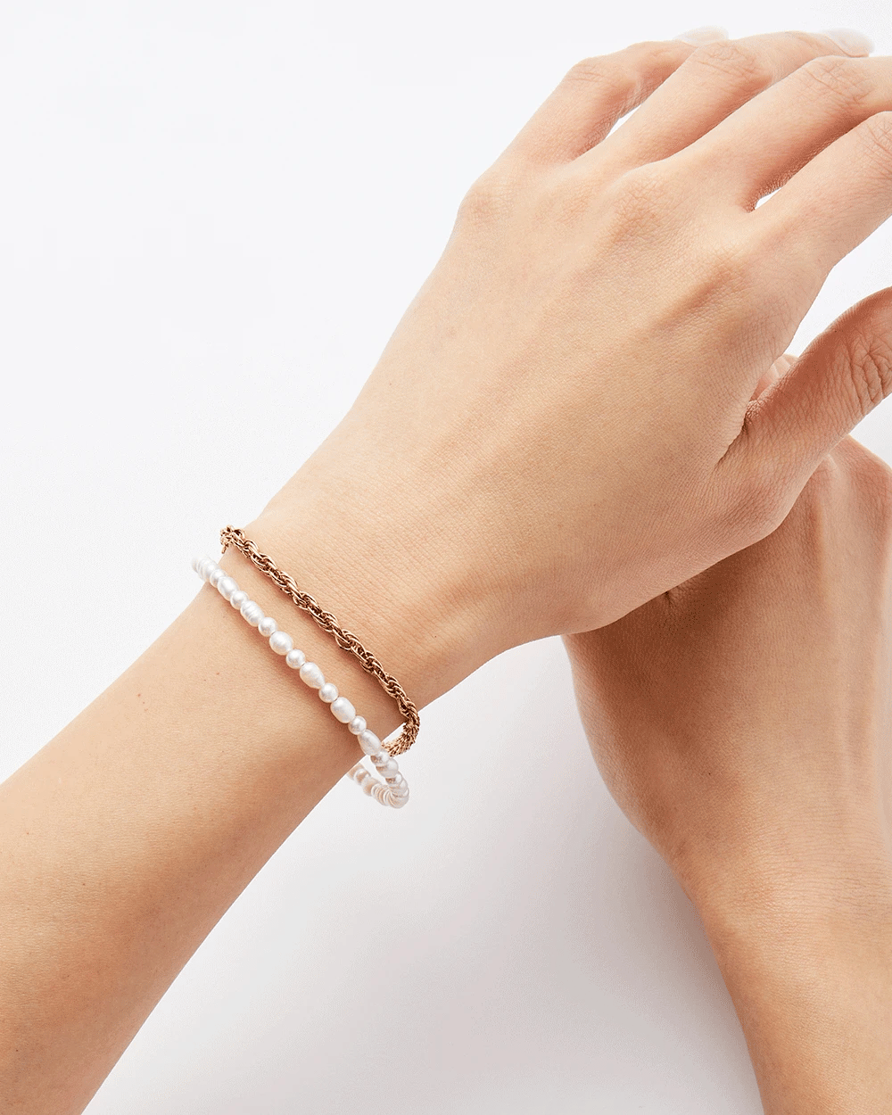 Rose Hook Pearl Bracelet Gold