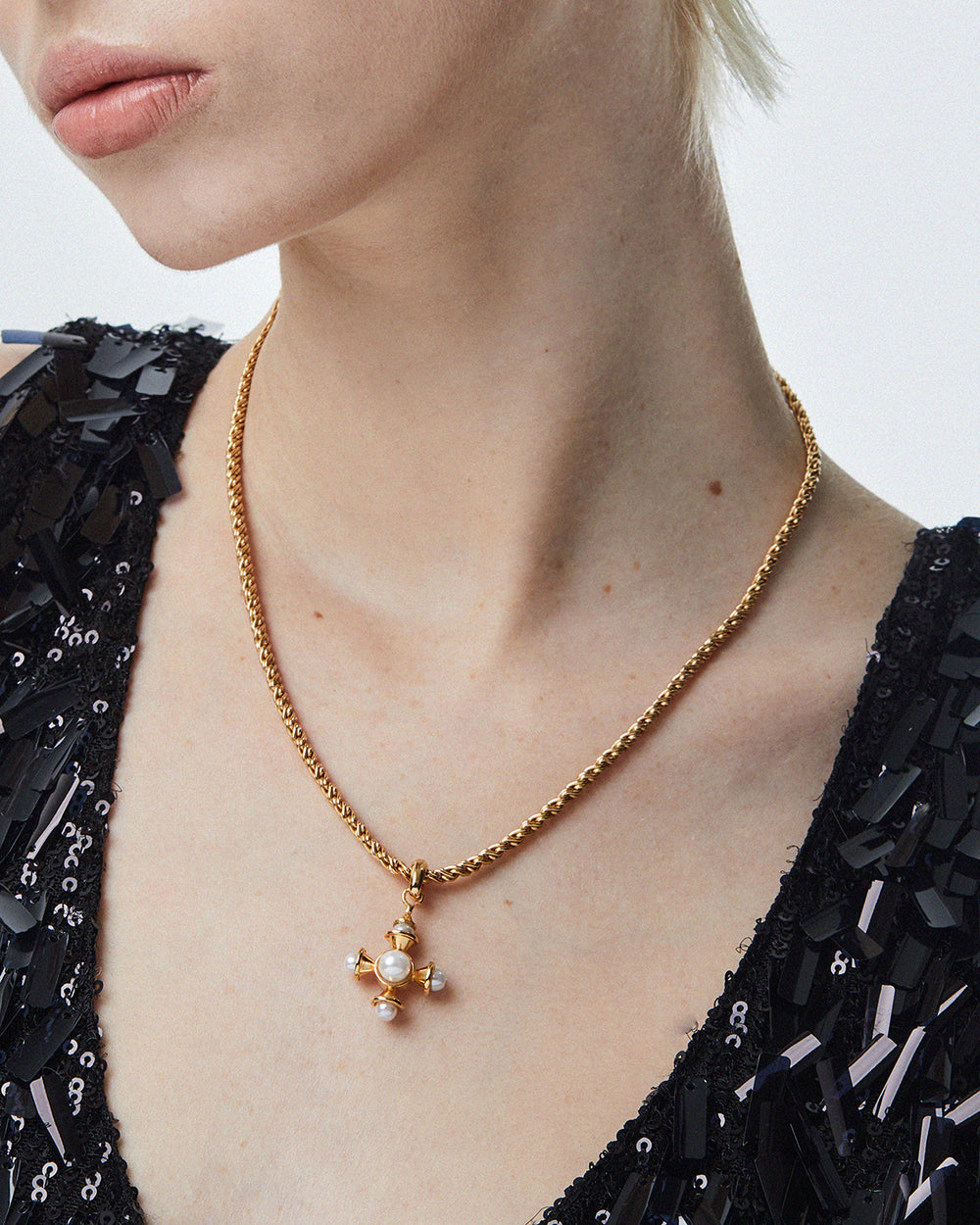 Noble Pendant Necklace