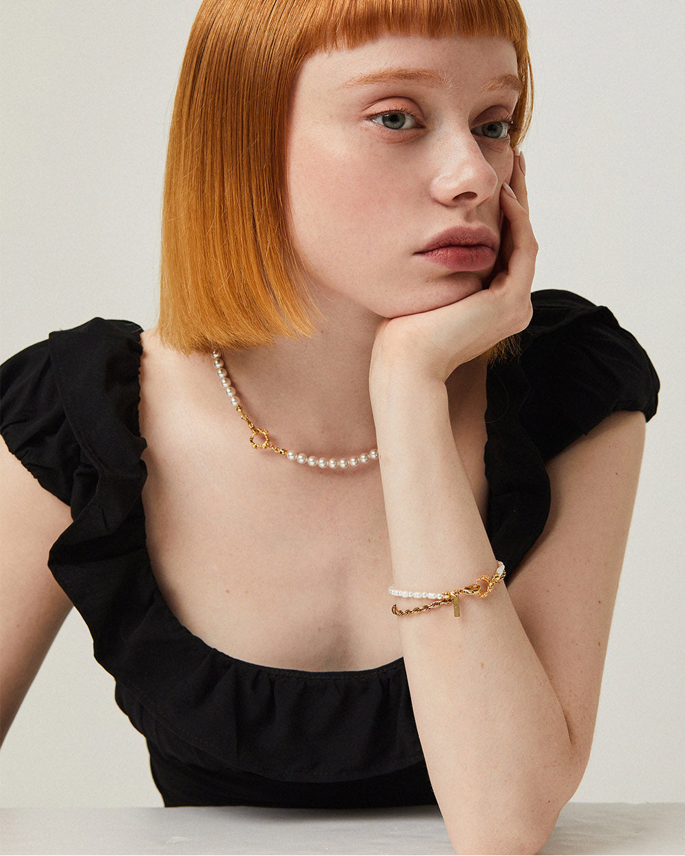 Rose Hook Pearl Bracelet Gold