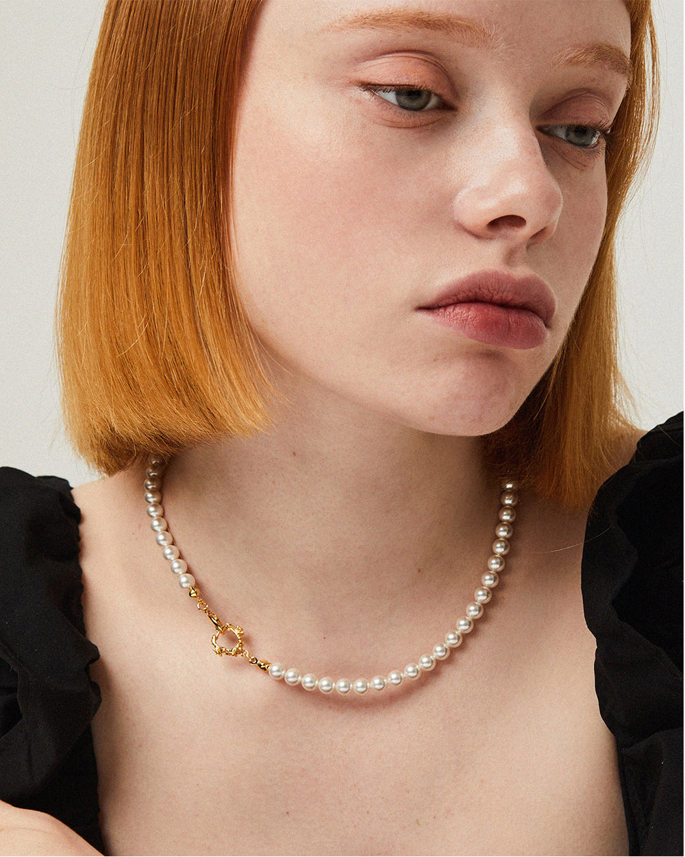 Rose Hook Pearl Necklace Gold