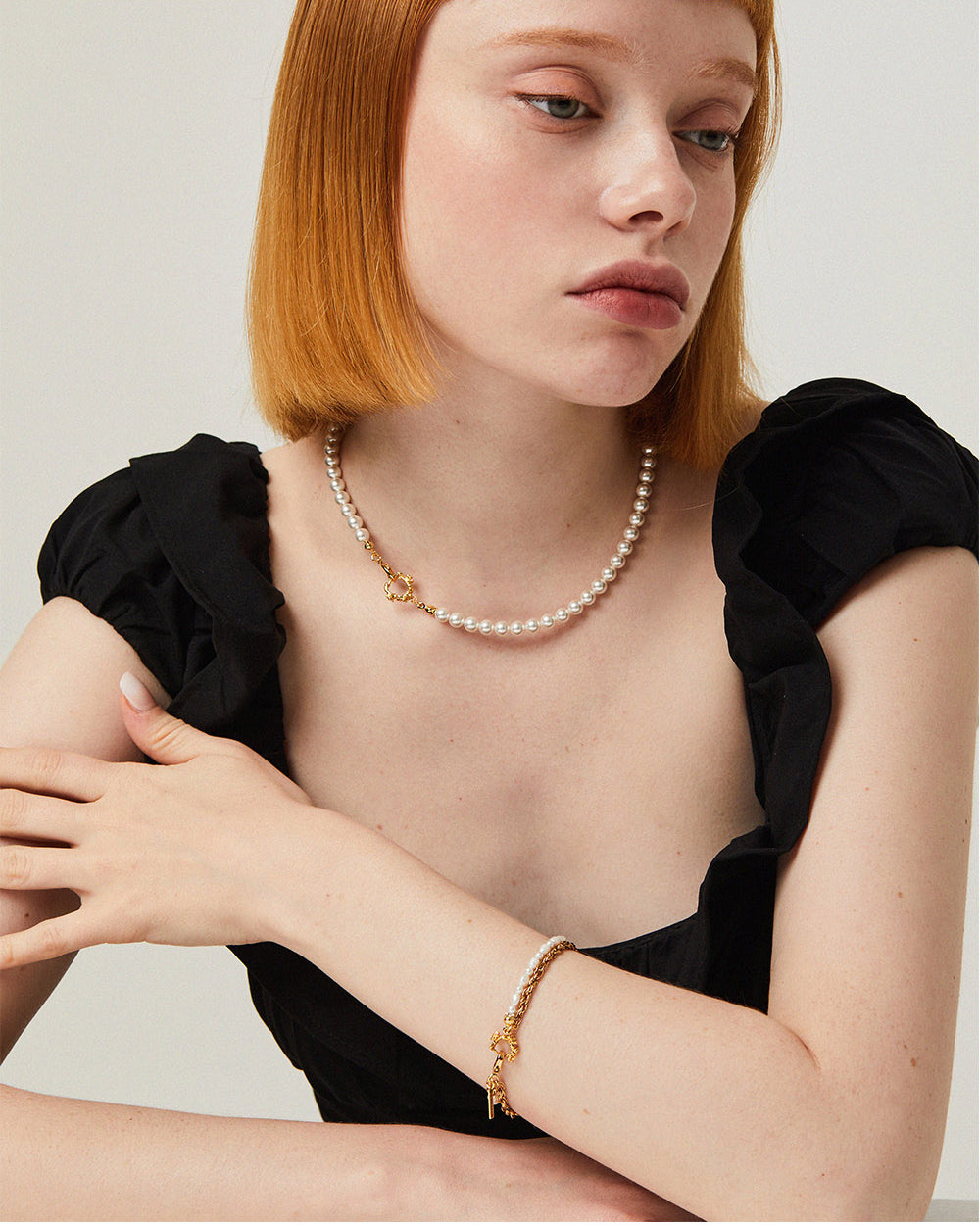 Rose Hook Pearl Bracelet Gold