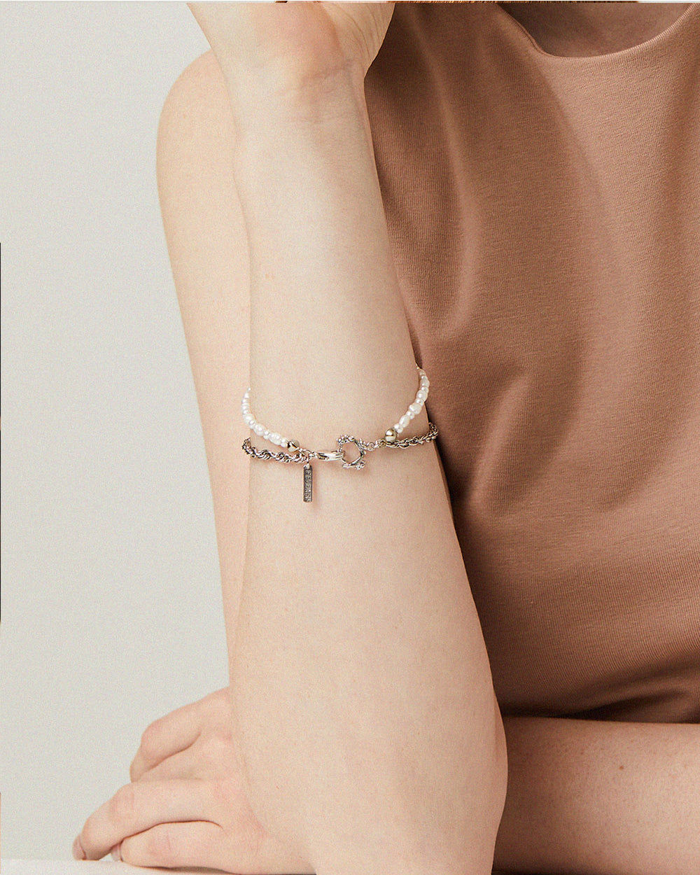 Rose Hook Pearl Bracelet Silver