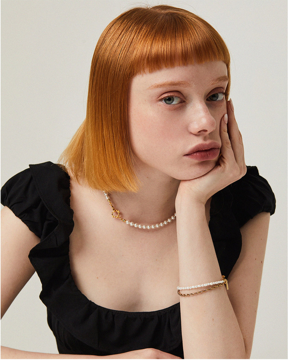 Rose Hook Pearl Necklace Gold