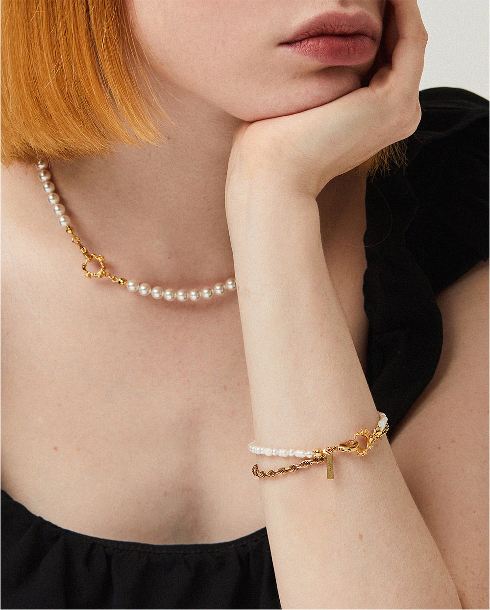 Rose Hook Pearl Bracelet Gold