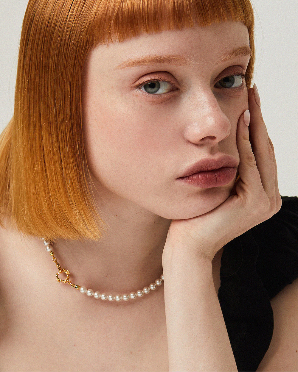 Rose Hook Pearl Necklace Gold