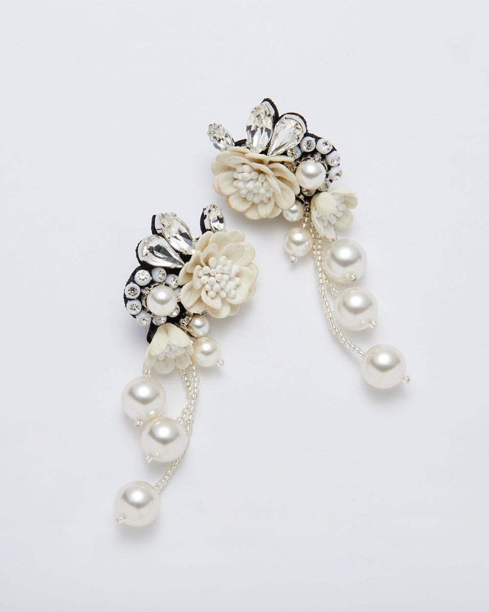 Liberty Pearl Earrings White