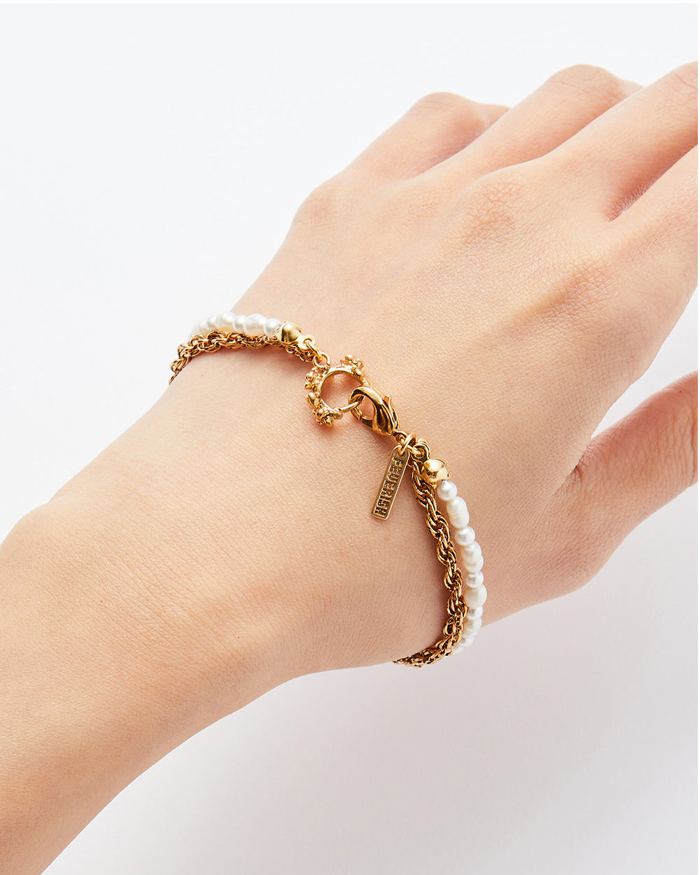 Rose Hook Pearl Bracelet Gold