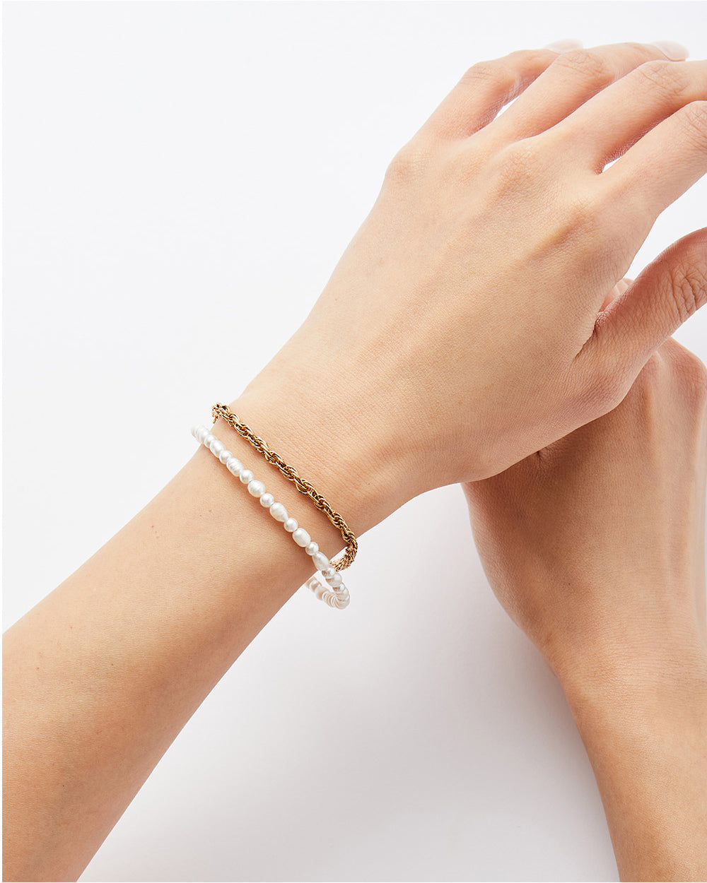 Rose Hook Pearl Bracelet Gold