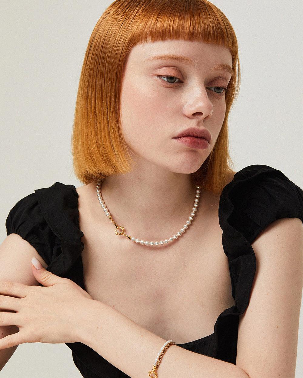 Rose Hook Pearl Necklace Gold