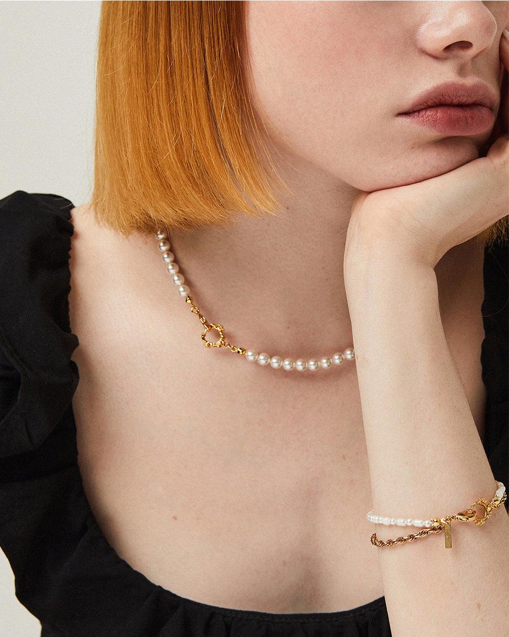 Rose Hook Pearl Necklace Gold
